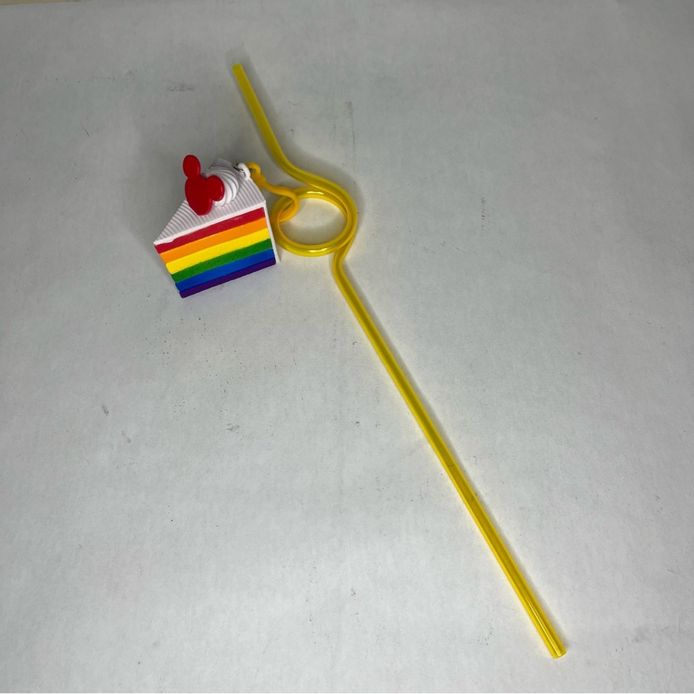 Mickey Mouse, rainbow cake straw
